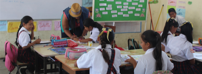 Jennifer Tanner volunteering with Espaanglisch