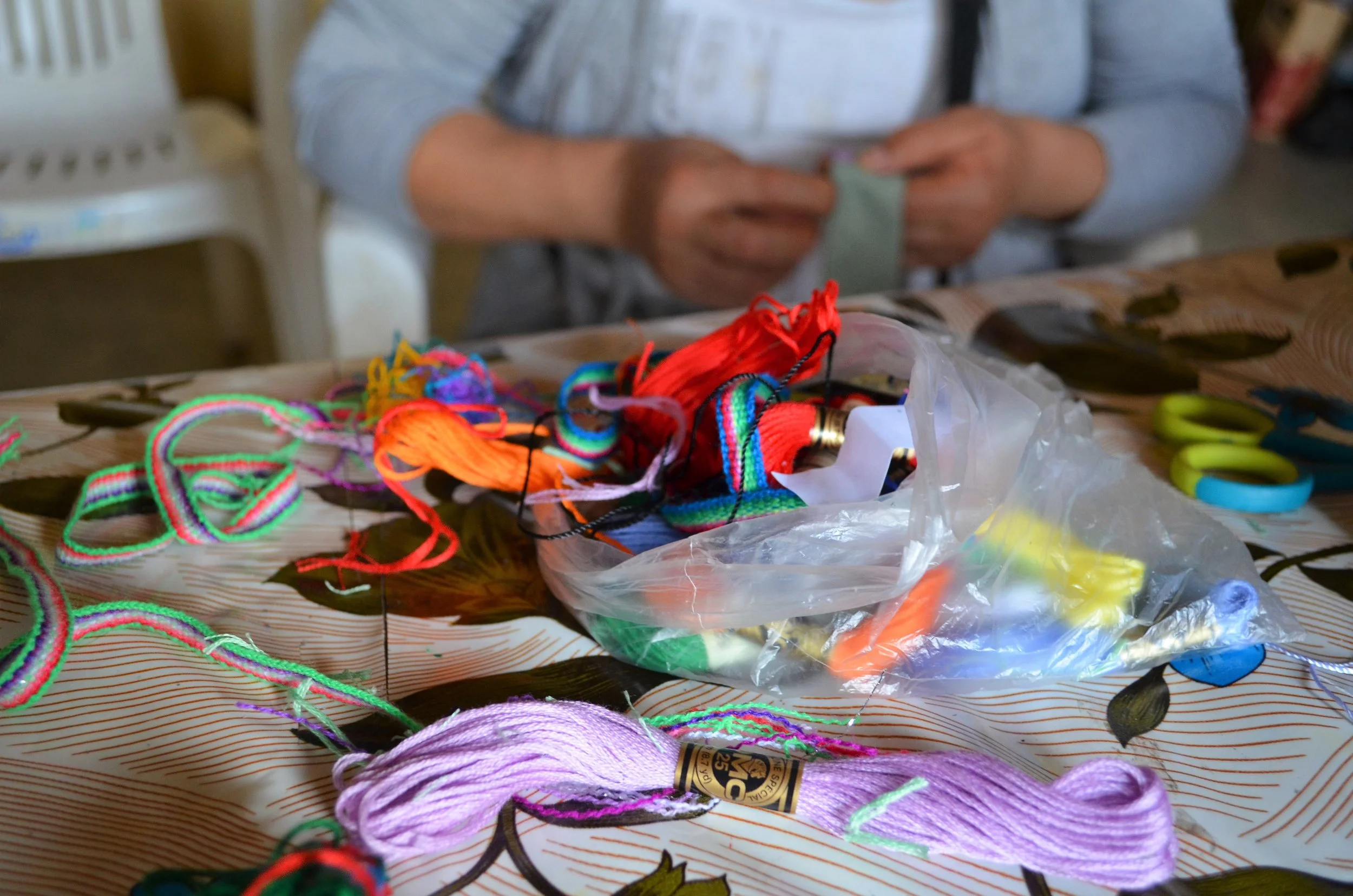 Making bracelets in Alto Salaverry